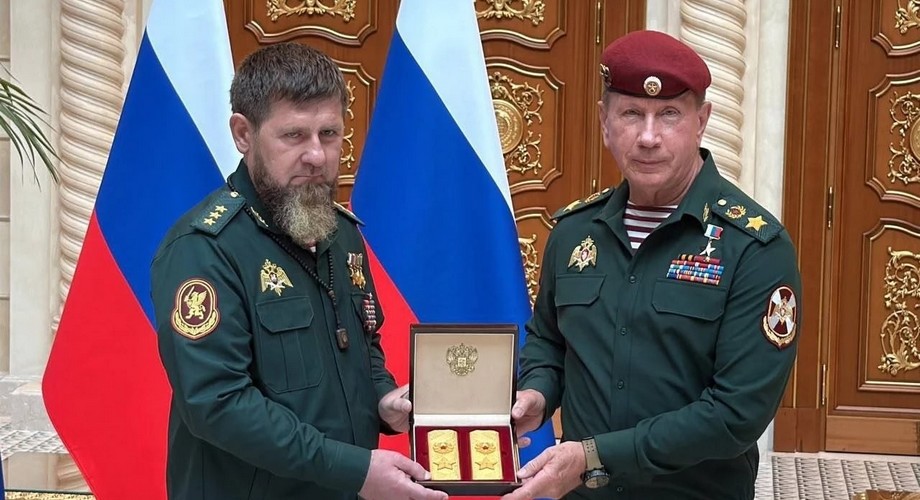 Рамзану Кадырову присвоили звание генерала армии и вручили краповый берет спецназа Росгвардии