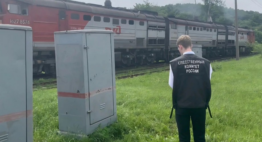 В Приморье двоих подростков отправили в колонию за поджоги релейных шкафов на железной дороге